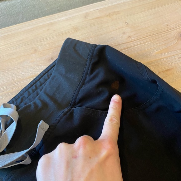 FIGS MEDIUM TALL women's Black Kade - Tall Cargo Scrub Pant - Picture 5 of 5